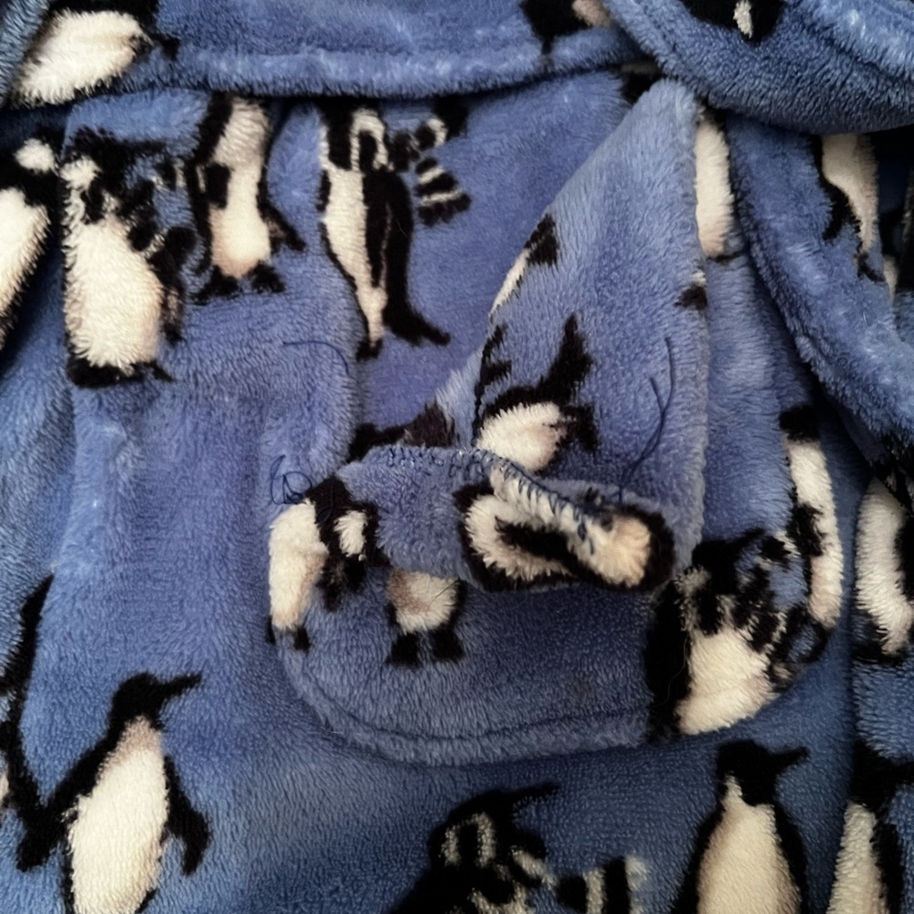 Vera Bradley Blue Penguin Hooded Plush Kids Robe - Picture 3 of 3